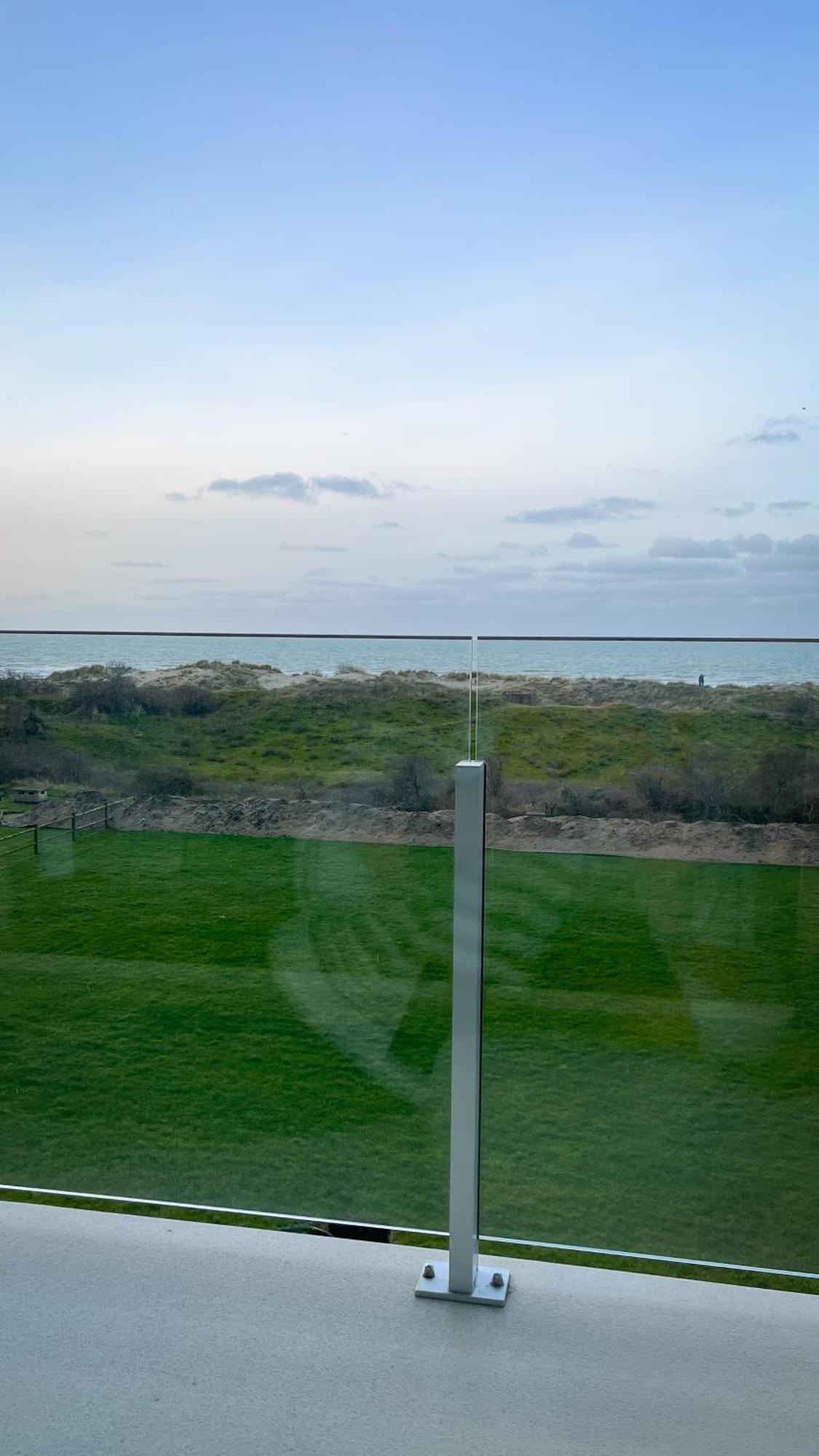 Superbe Studio Avec Une Magnifique Vue Sur La Mer. De Panne Buitenkant foto